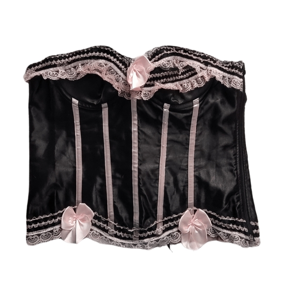 Black corset with pink lace detail - Picture 2 of 5